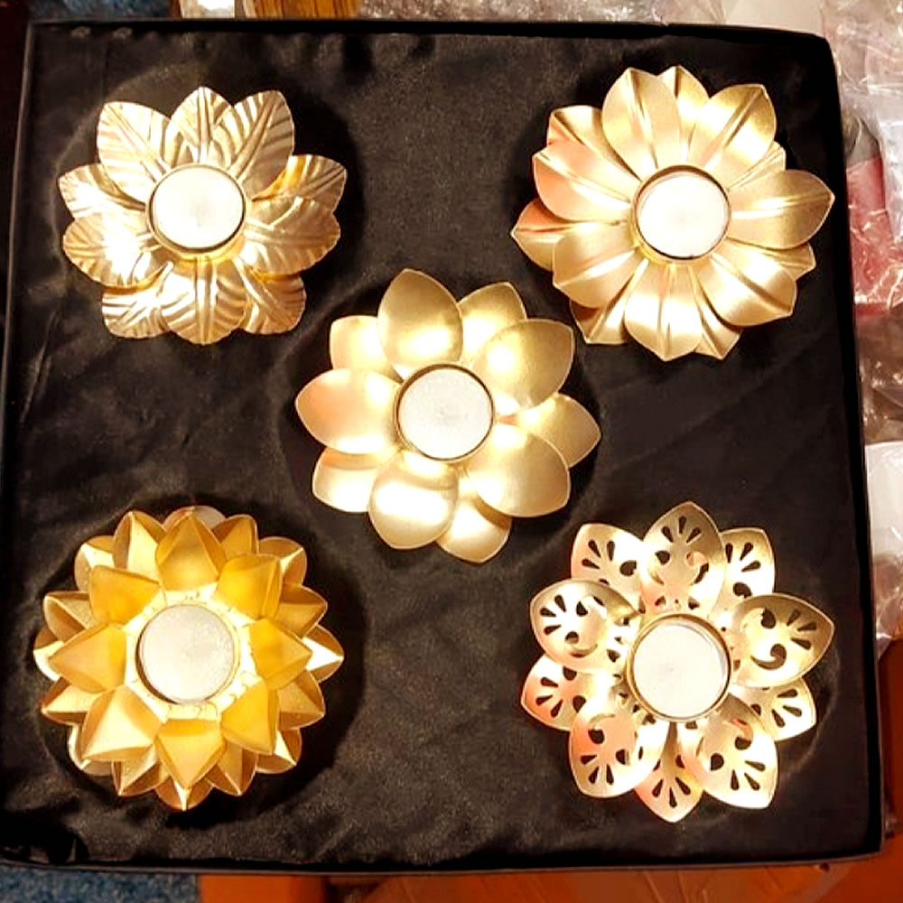 Brass Diyas / Candle Holder (Pack of 5 Pcs ) Brass Diyas / Candle Holder (Pack of 5 Pcs )